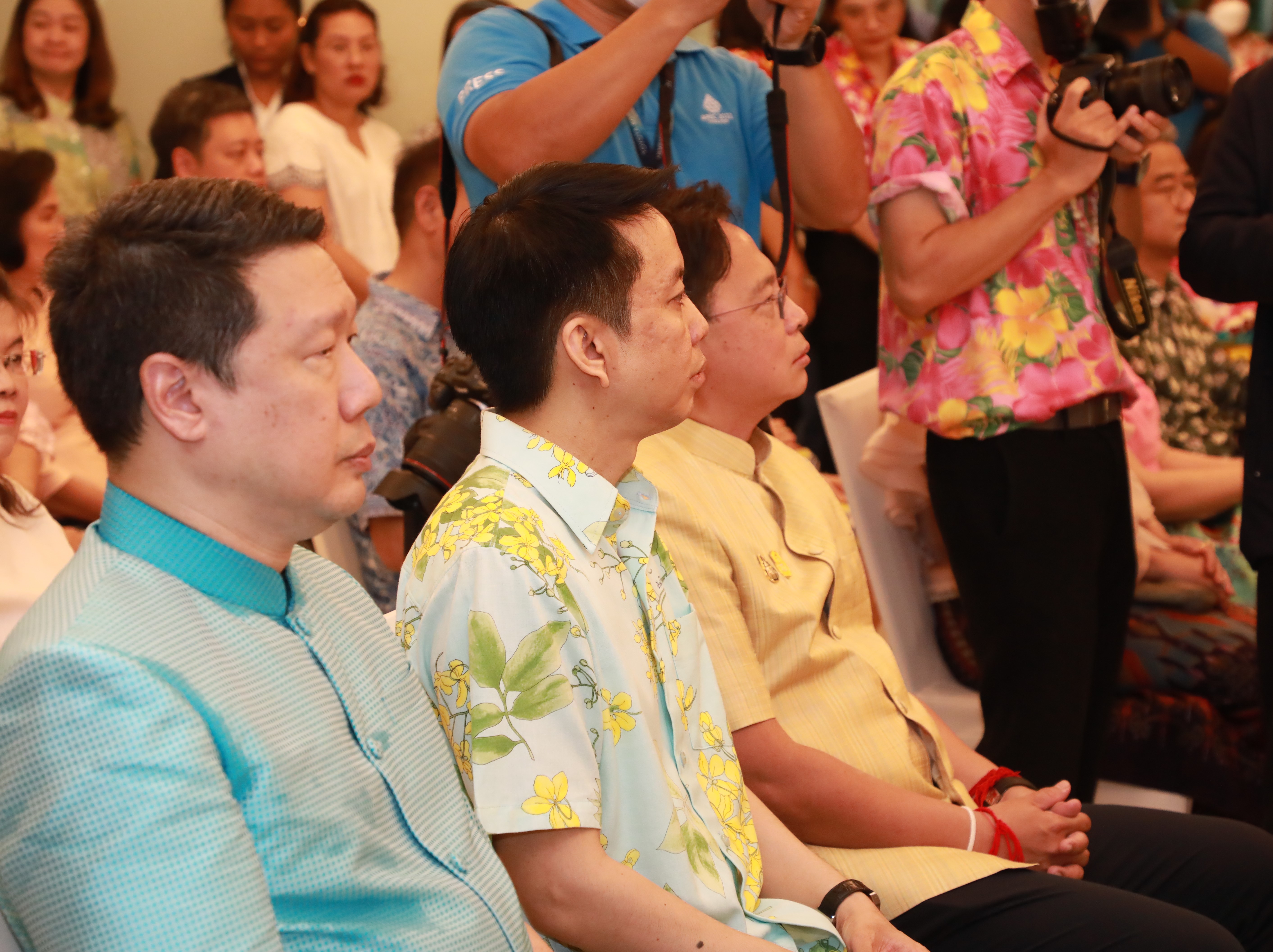 สคร. ได้เข้าร่วมพิธีทำบุญตักบาตร พิธีสรงน้ำพระ พิธีรดน้ำขอพรผู้บริหารระดับสูงกระทรวงการคลัง เนื่องในวันสงกรานต์ พุทธศักราช 2567