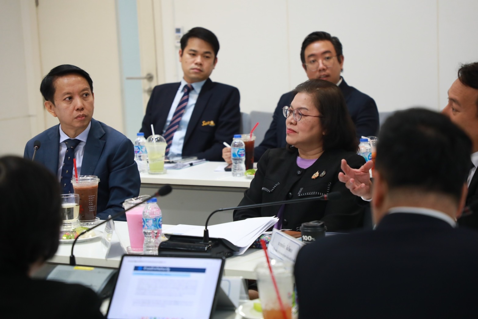 นายเผ่าภูมิ โรจนสกุล รัฐมนตรีช่วยว่าการกระทรวงการคลัง เข้าตรวจเยี่ยมพร้อมมอบนโยบายการปฏิบัติงานให้กับ สคร.