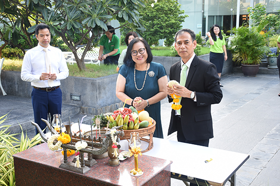 สักการะสิ่งศักดิ์สิทธิ์ประจำกระทรวงการคลัง เนื่องในวันคล้ายวันสถาปนา สคร. ครบรอบ 17 ปี