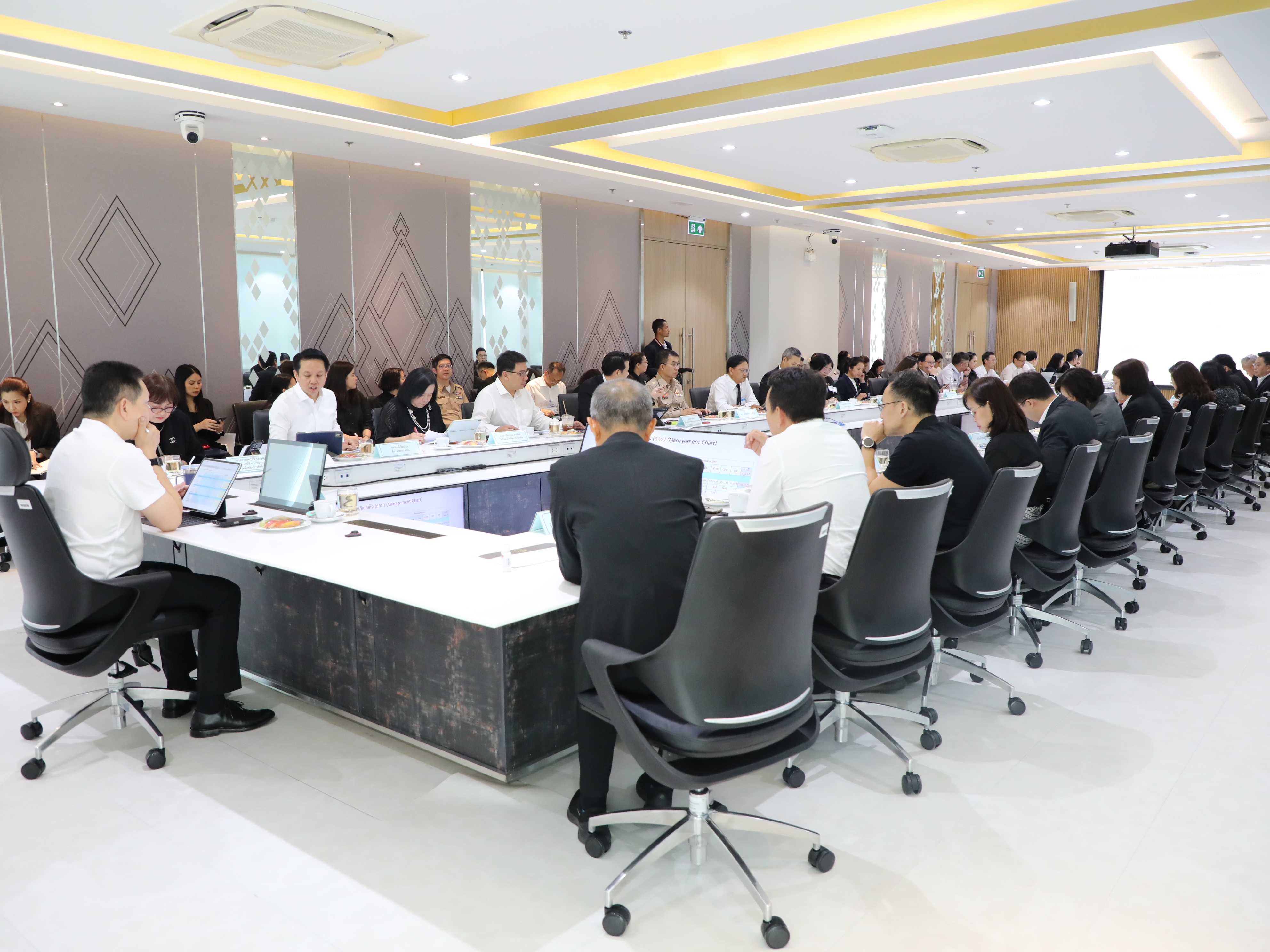 นายลวรณ แสงสนิท ปลัดกระทรวงการคลัง เป็นประธานการประชุมติดตามเร่งรัดการเบิกจ่ายงบลงทุนของรัฐวิสาหกิจ ประจำปี 2569