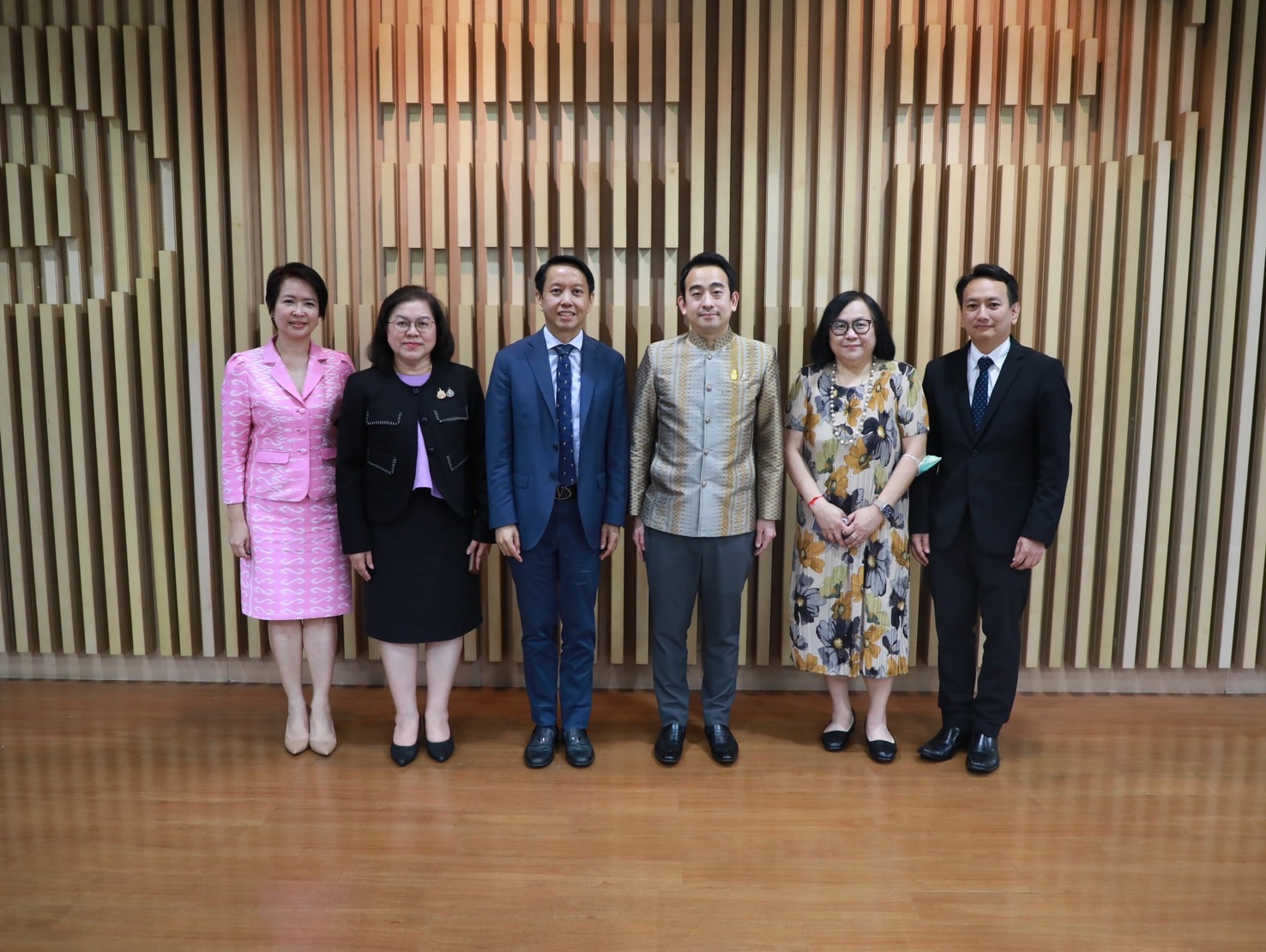 นายเผ่าภูมิ โรจนสกุล รัฐมนตรีช่วยว่าการกระทรวงการคลัง เข้าตรวจเยี่ยมพร้อมมอบนโยบายการปฏิบัติงานให้กับ สคร.