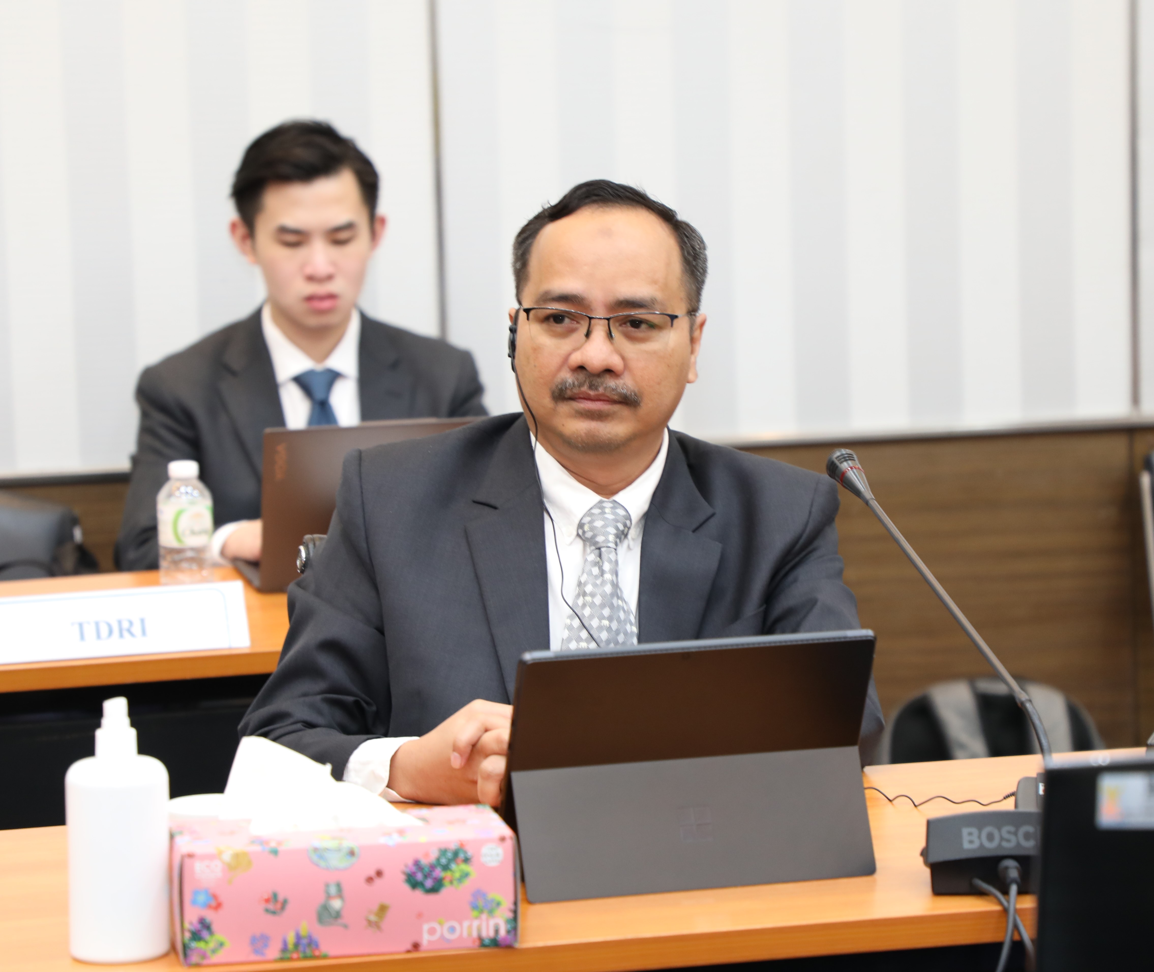 สำนักงานคณะกรรมการนโยบายรัฐวิสาหกิจ (สคร.) ในฐานะหน่วยงานหลักในการกำกับดูแลรัฐวิสาหกิจได้จัดการประชุมหารือร่วมกับคณะผู้แทนองค์การเพื่อความร่วมมือทางเศรษฐกิจและการพัฒนา (OECD)