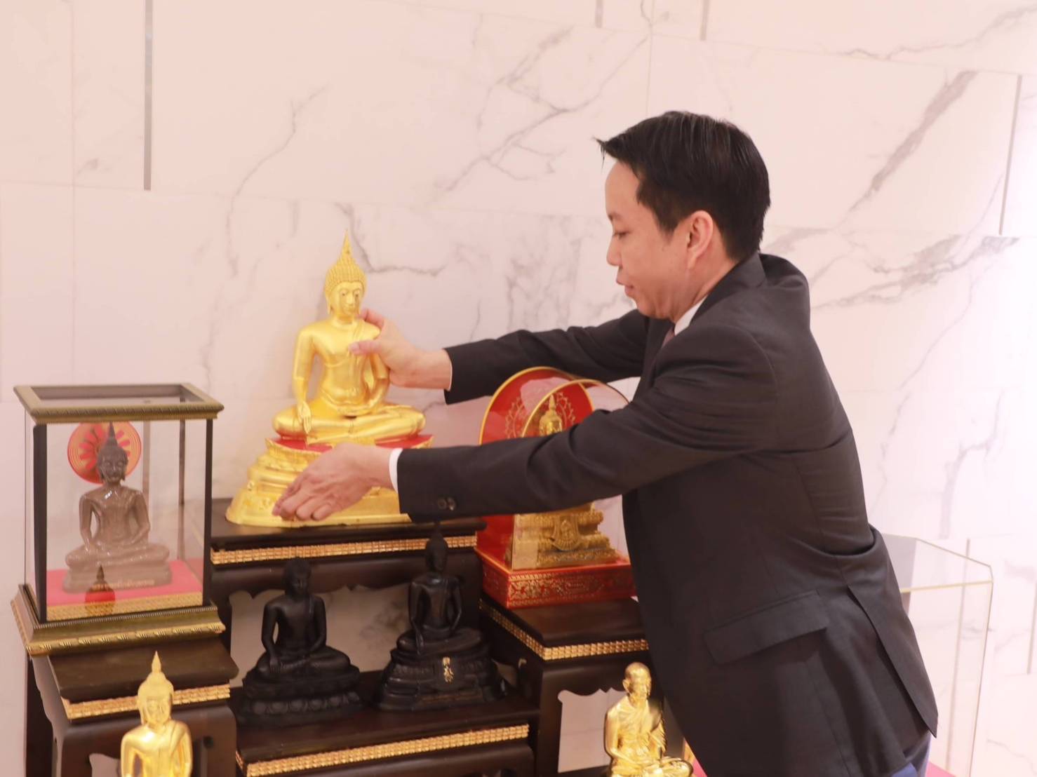 สักการะสิ่งศักดิ์สิทธิ เนื่องในโอกาสย้ายเข้าสถานที่ทำการใหม่ของ สคร.