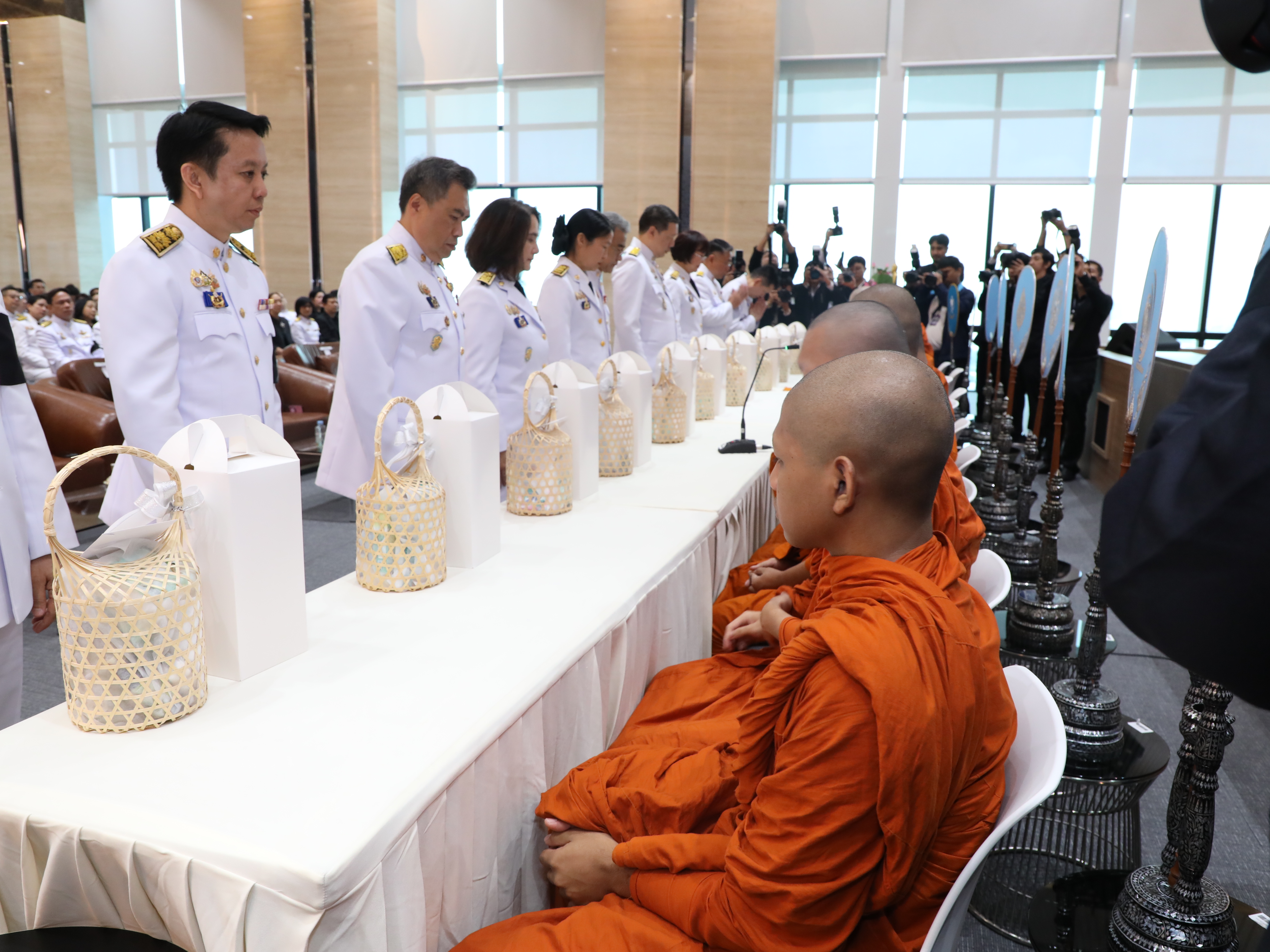 สำนักงานคณะกรรมการนโยบายรัฐวิสาหกิจ เข้าร่วมพิธีบำเพ็ญกุศลปัณรสมวาร (ครบ 15 วัน) พิธีเจริญพระพุทธมนต์ และทำบุญตักบาตรพระสงฆ์ เพื่อถวายเป็นพระราชกุศลแด่สมเด็จพระนางเจ้าสิริกิติ์ พระบรมราชินีนาถ พระบรมราชชนนีพันปีหลวง