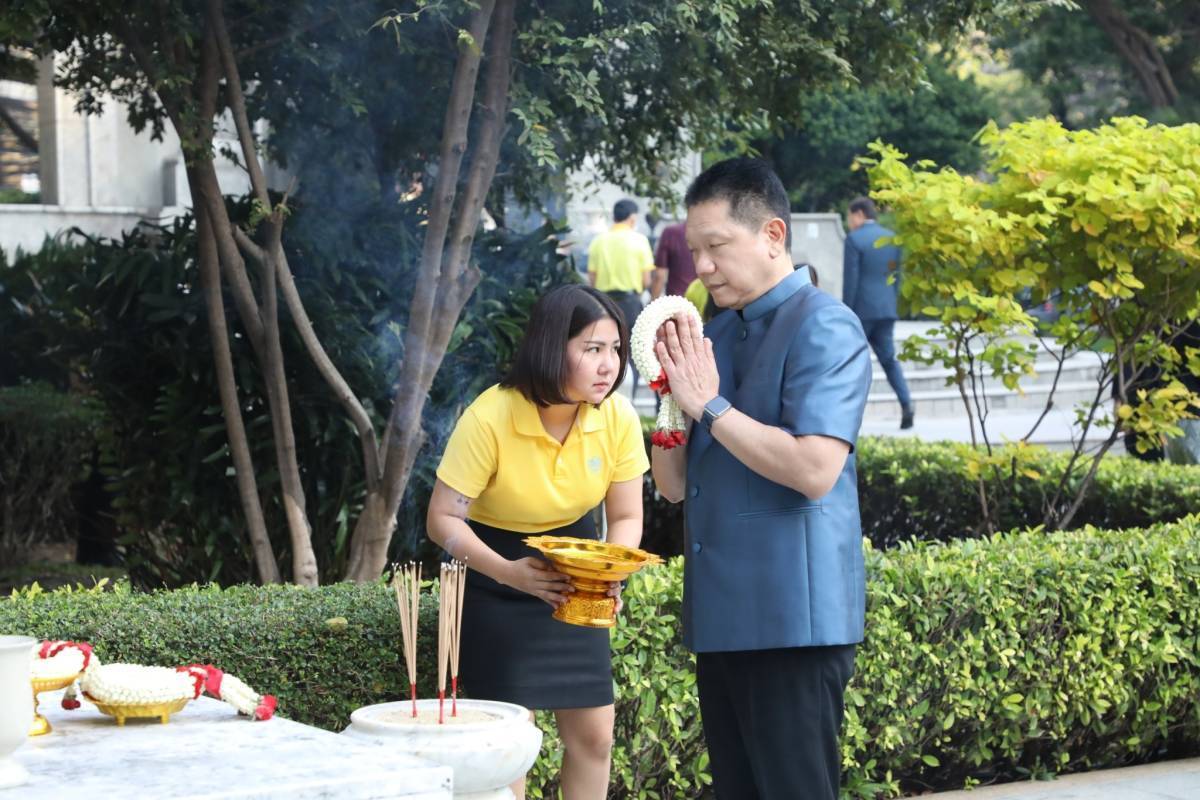 สำนักงานคณะกรรมการนโยบายรัฐวิสาหกิจ เข้าร่วมพิธีสักการะสิ่งศักดิ์สิทธิ์ประจำกระทรวงการคลัง และพิธีเจริญพระพุทธมนต์และทำบุญตักบาตร เนื่องในวันขึ้นปีใหม่ พุทธศักราช 2568