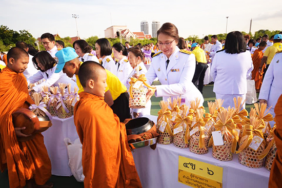 สคร. ร่วมพิธีทำบุญตักบาตรถวายพระราชกุศลเนื่องในวันเฉลิมพระชนมพรรษา สมเด็จพระนางเจ้า ฯ พระบรมราชินี