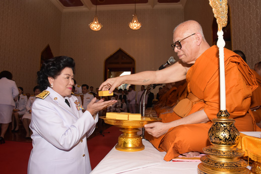 สคร. ร่วมพิธีถวายผ้าพระกฐินพระราชทานกระทรวงการคลัง ประจำปี พ.ศ. 2560