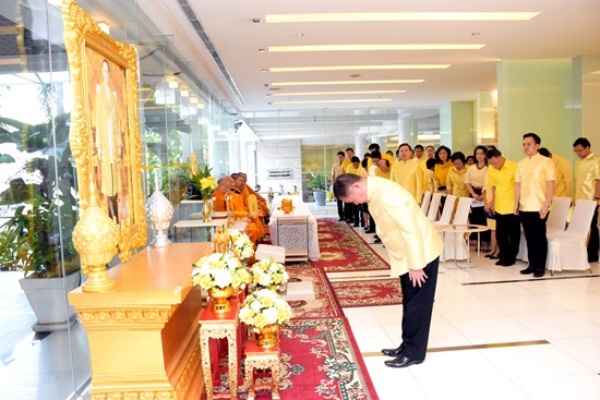 สคร. เข้าร่วมพิธีทำบุญตักบาตร ถวายเป็นพระราชกุศลในหลวง ร.9 เนื่องในวันคล้ายวันสวรรคต 13 ต.ค.61