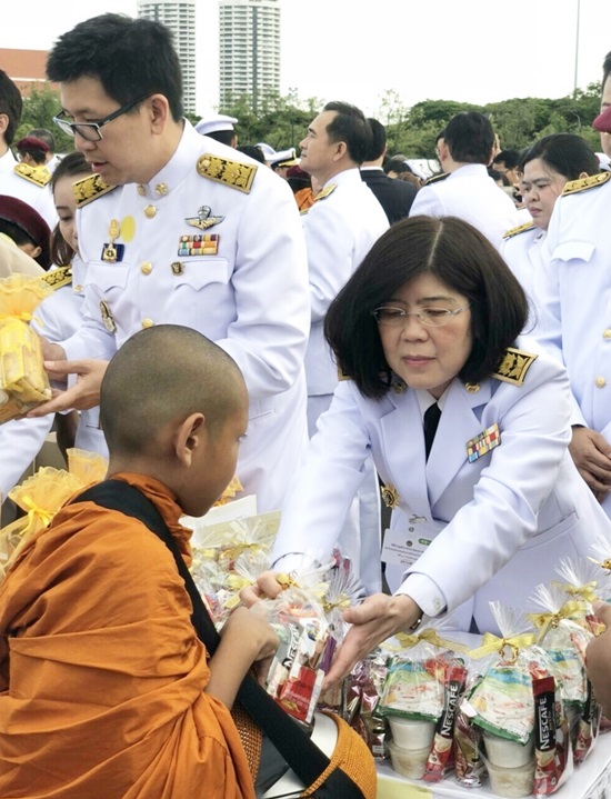 สคร. ร่วมพิธีทำบุญตักบาตร ถวายเป็นพระราชกุศลแด่สมเด็จพระเจ้าอยู่หัว 