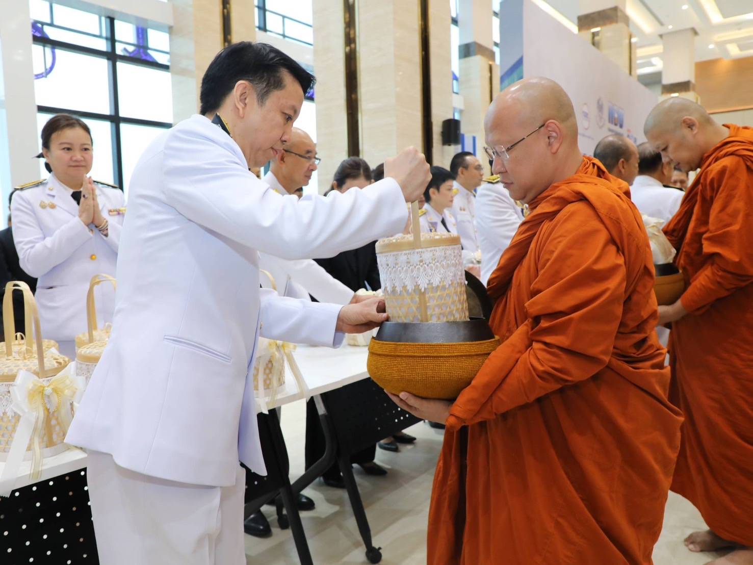 สำนักงานคณะกรรมการนโยบายรัฐวิสาหกิจ เข้าร่วมพิธีบำเพ็ญกุศลปัณรสมวาร (ครบ 15 วัน) พิธีเจริญพระพุทธมนต์ และทำบุญตักบาตรพระสงฆ์ เพื่อถวายเป็นพระราชกุศลแด่สมเด็จพระนางเจ้าสิริกิติ์ พระบรมราชินีนาถ พระบรมราชชนนีพันปีหลวง
