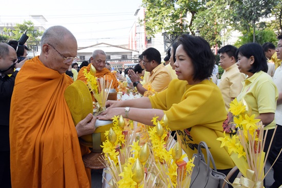สคร. เข้าร่วมพิธีทำบุญตักบาตร ถวายเป็นพระราชกุศลในหลวง ร.9 เนื่องในวันคล้ายวันสวรรคต 13 ต.ค.61