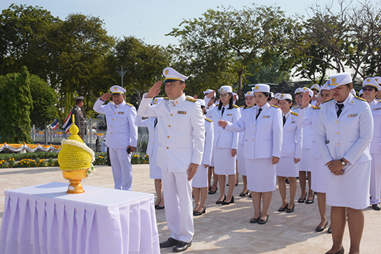 สคร. ร่วมวางพานประดับพุ่มดอกไม้ รัชกาลที่ 7