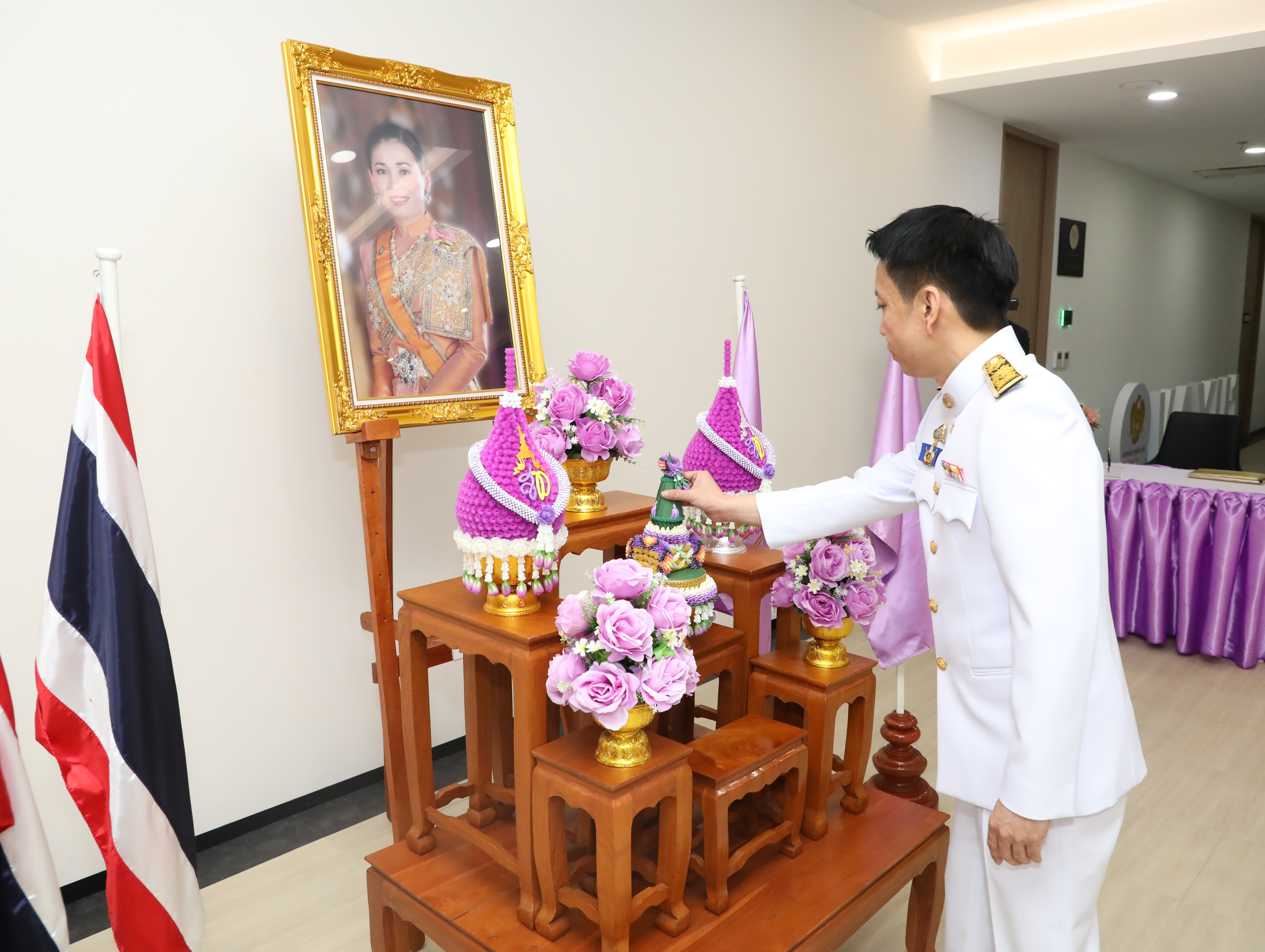 สำนักงานคณะกรรมการนโยบายรัฐวิสาหกิจ จัดพิธีถวายพระพรชัยมงคล สมเด็จพระนางเจ้าสุทิดา พัชรสุธาพิมลลักษณ พระบรมราชินี เนื่องในโอกาสวันเฉลิมพระชนมพรรษา 3 มิถุนายน 2568