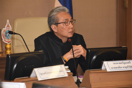 นายสมคิด จาตุศรีพิทักษ์ รองนายกรัฐมนตรี เป็นประธานการประชุม