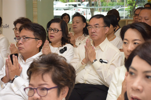 สคร. ร่วมพิธีทำบุญตักบาตรเพื่อเฉลิมพระเกียรติ สมเด็จพระเจ้าอยู่หัวฯ