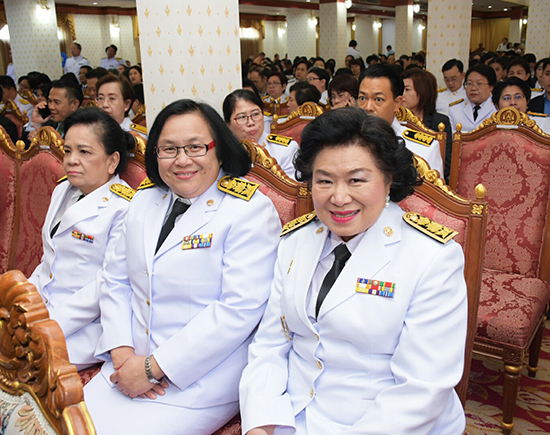 สคร. ร่วมพิธีถวายผ้าพระกฐินพระราชทานกระทรวงการคลัง