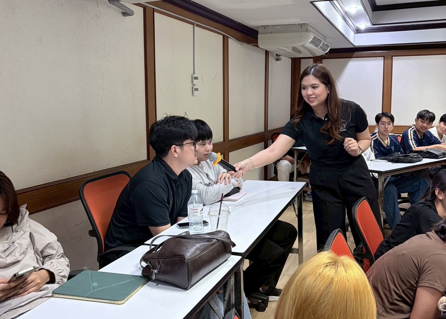 สำนักงานคณะกรรมการนโยบายรัฐวิสาหกิจ ได้จัดกิจกรรม Campus Tour แก่นักศึกษาชั้นปีที่ 3-4 ภาควิชาเศรษฐศาสตร์ คณะมนุษยศาสตร์และสังคมศาสตร์ มหาวิทยาลัยบูรพา