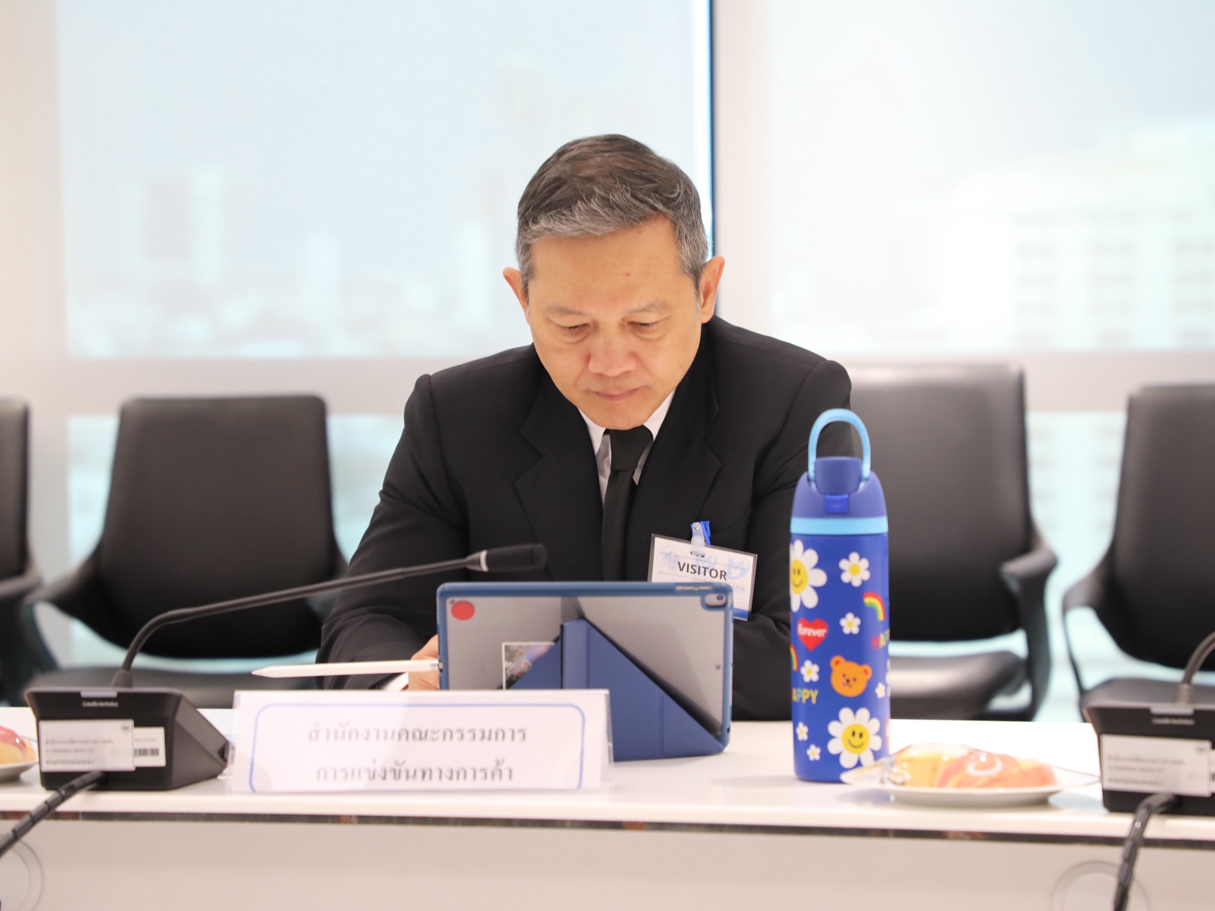 สำนักงาน กขค. เข้าพบ สคร. เพื่อหารือเกี่ยวกับการสำรวจการปฏิบัติตามกฎหมายการแข่งขันทางการค้าและการกำหนดนโยบายและแนวปฏิบัติที่เป็นธรรมของรัฐวิสาหกิจ เมื่อวันที่ 6 มกราคม 2569 ณ ห้องประชุม 15-2 ชั้น 15 สคร.