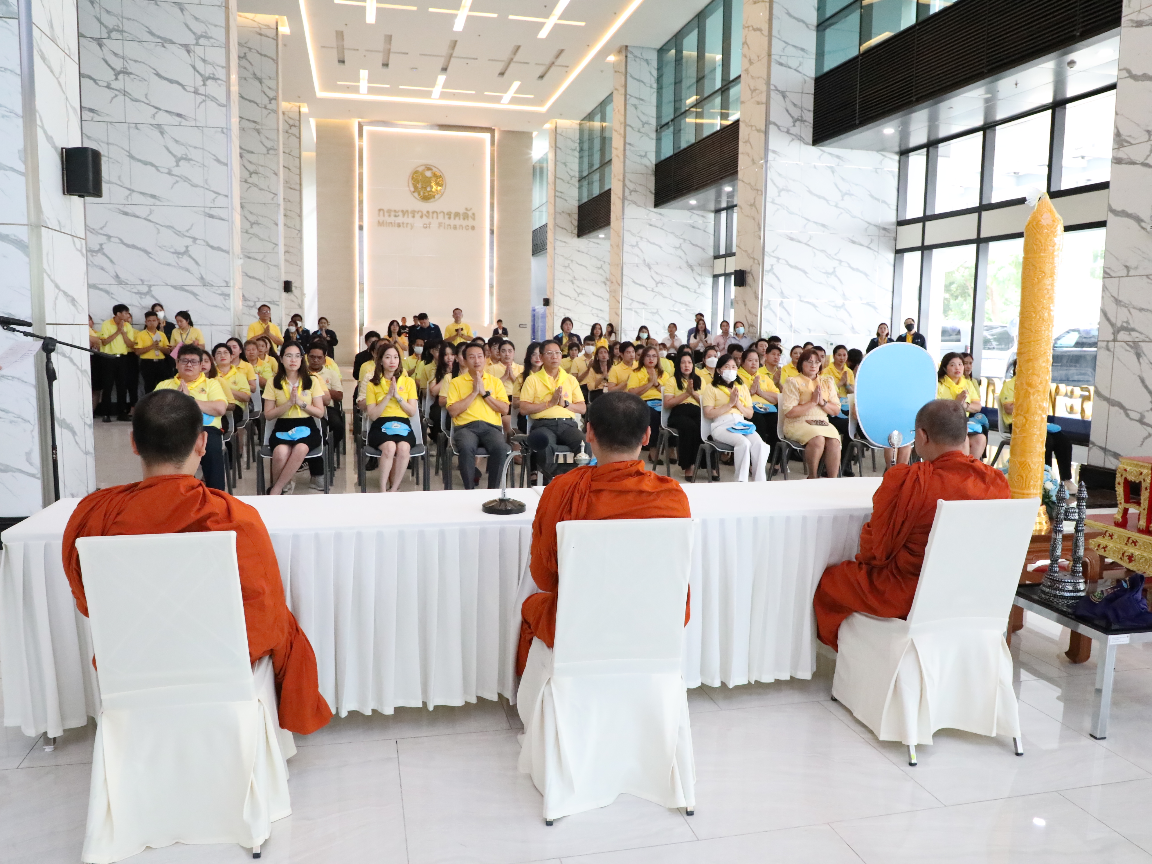 สำนักงานคณะกรรมการนโยบายรัฐวิสาหกิจ ร่วมกับกระทรวงการคลังจัดกิจกรรมถวายเทียนพรรษา ประจำปี 2568 ภายใต้กิจกรรมจิตอาสาบำเพ็ญสาธารณประโยชน์และบำเพ็ญสาธารณกุศลเฉลิมพระเกียรติ พระบาทสมเด็จพระเจ้าอยู่หัว เนื่องในโอกาสวันเฉลิมพระชนมพรรษา 28 กรกฎาคม 2568