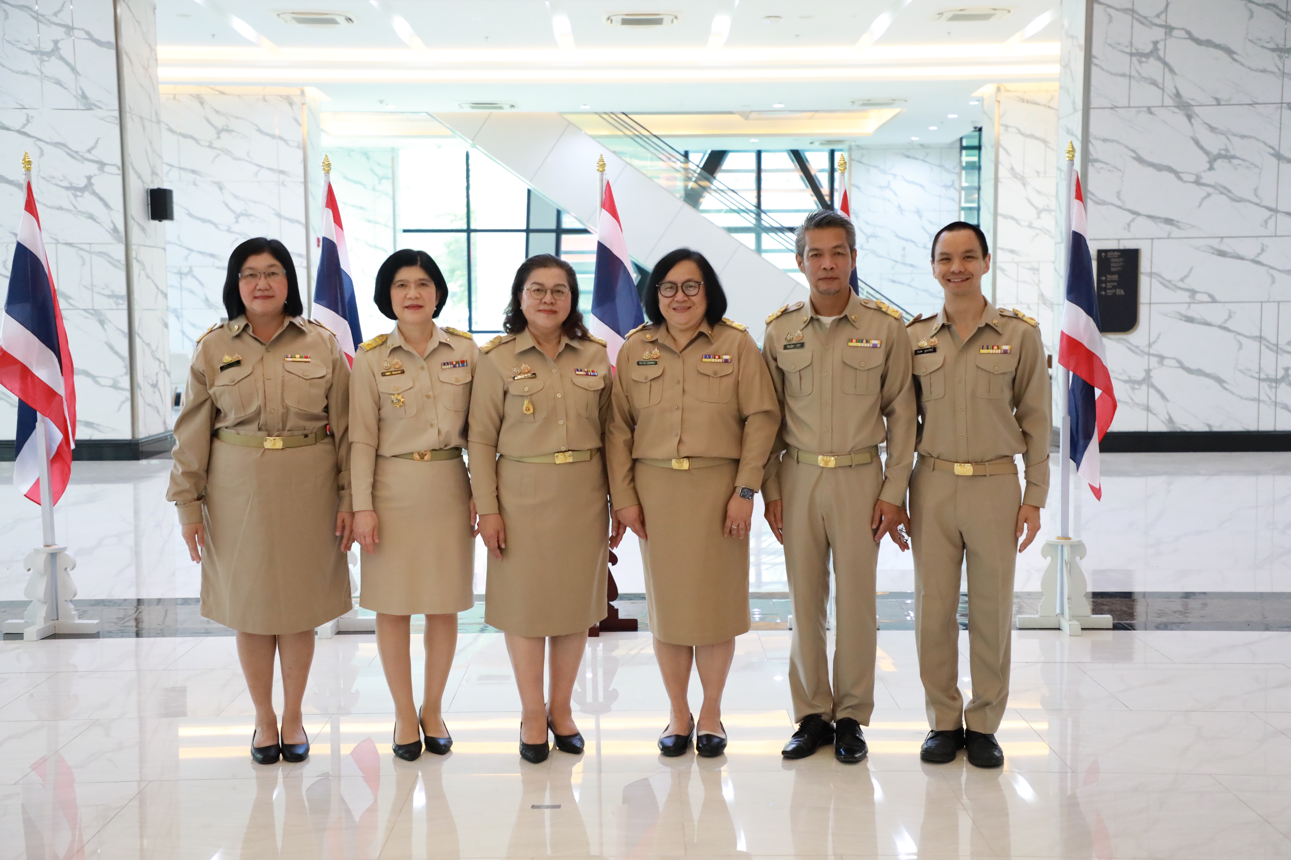 สำนักงานคณะกรรมการนโยบายรัฐวิสาหกิจ (สคร.) เข้าร่วมพิธีเคาพรธงชาติ เนื่องในวันพระราชทานธงชาติไทย 28 กันยายน (Thai National Flag Day) ประจำปี 2567
