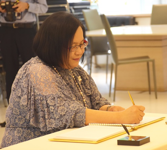 สคร.เข้าร่วมพิธีลงนามถวายพระพร เนื่องในโอกาสมหามงคลเฉลิมพระชนมพรรษา 86 พรรษา สมเด็จพระนางเจ้าสิริกิติ์ พระบรมราชินีนาถ ในรัชกาลที่ 9