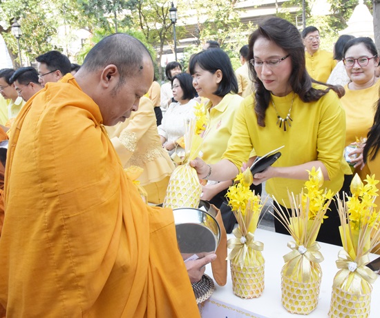 สคร. เข้าร่วมพิธีทำบุญตักบาตร ถวายเป็นพระราชกุศลในหลวง ร.9 เนื่องในวันคล้ายวันสวรรคต 13 ต.ค.61