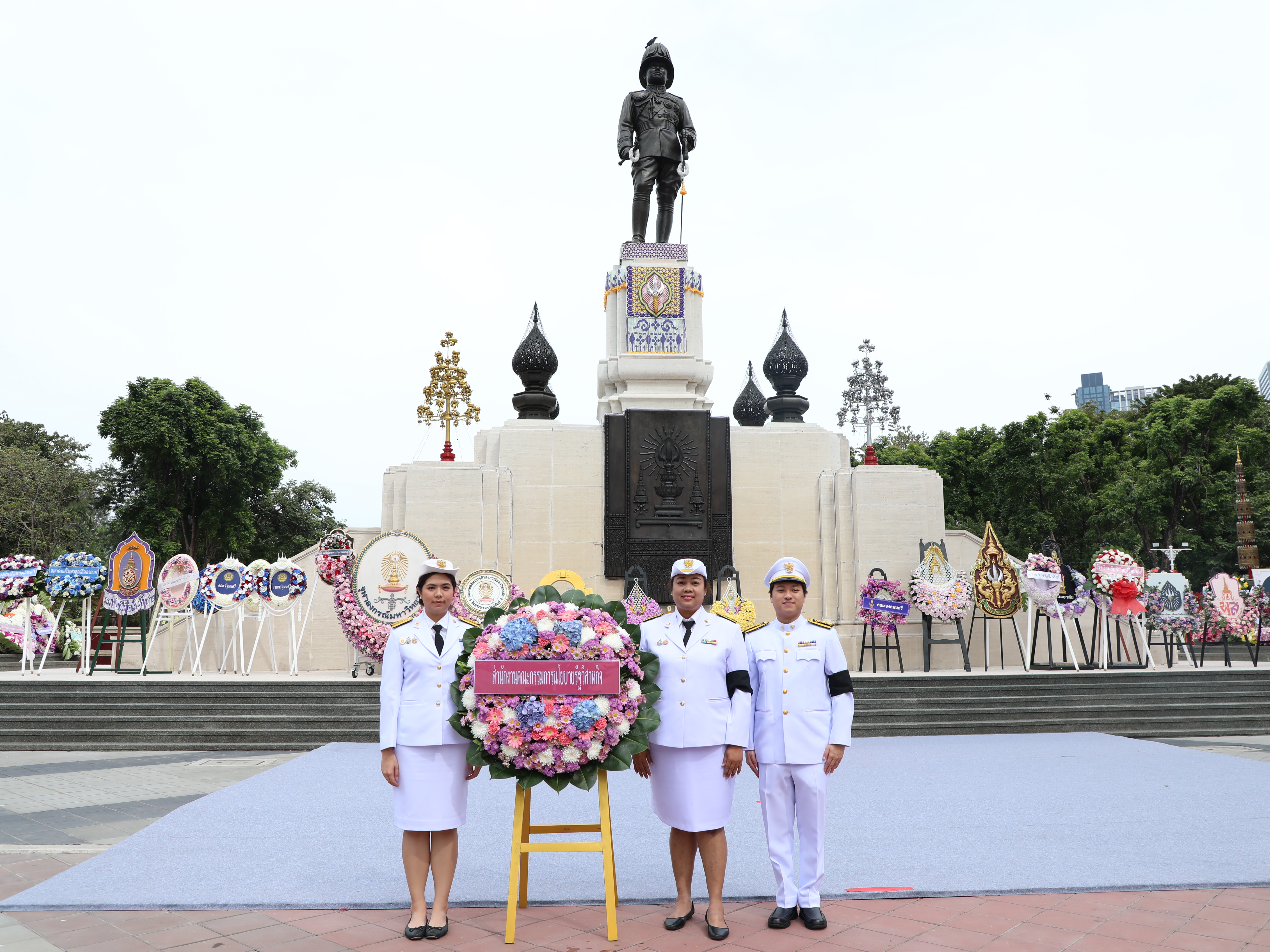 สำนักงานคณะกรรมการนโยบายรัฐวิสาหกิจ ร่วมพิธีวางพวงมาลาสักการะพระบรมราชานุสรณ์พระบาทสมเด็จพระมงกุฎเกล้าเจ้าอยู่หัว (รัชกาลที่ 6) ประจำปี 2568