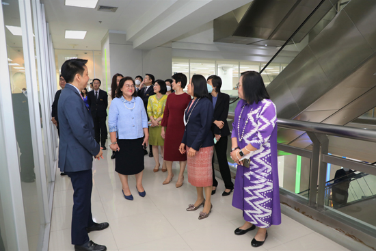นางวรนุช ภู่อิ่ม รองปลัดกระทรวงการคลัง หัวหน้ากลุ่มภารกิจด้านทรัพย์สิน เข้าตรวจเยี่ยมพร้อมมอบนโยบายการปฏิบัติงานให้กับ สคร.