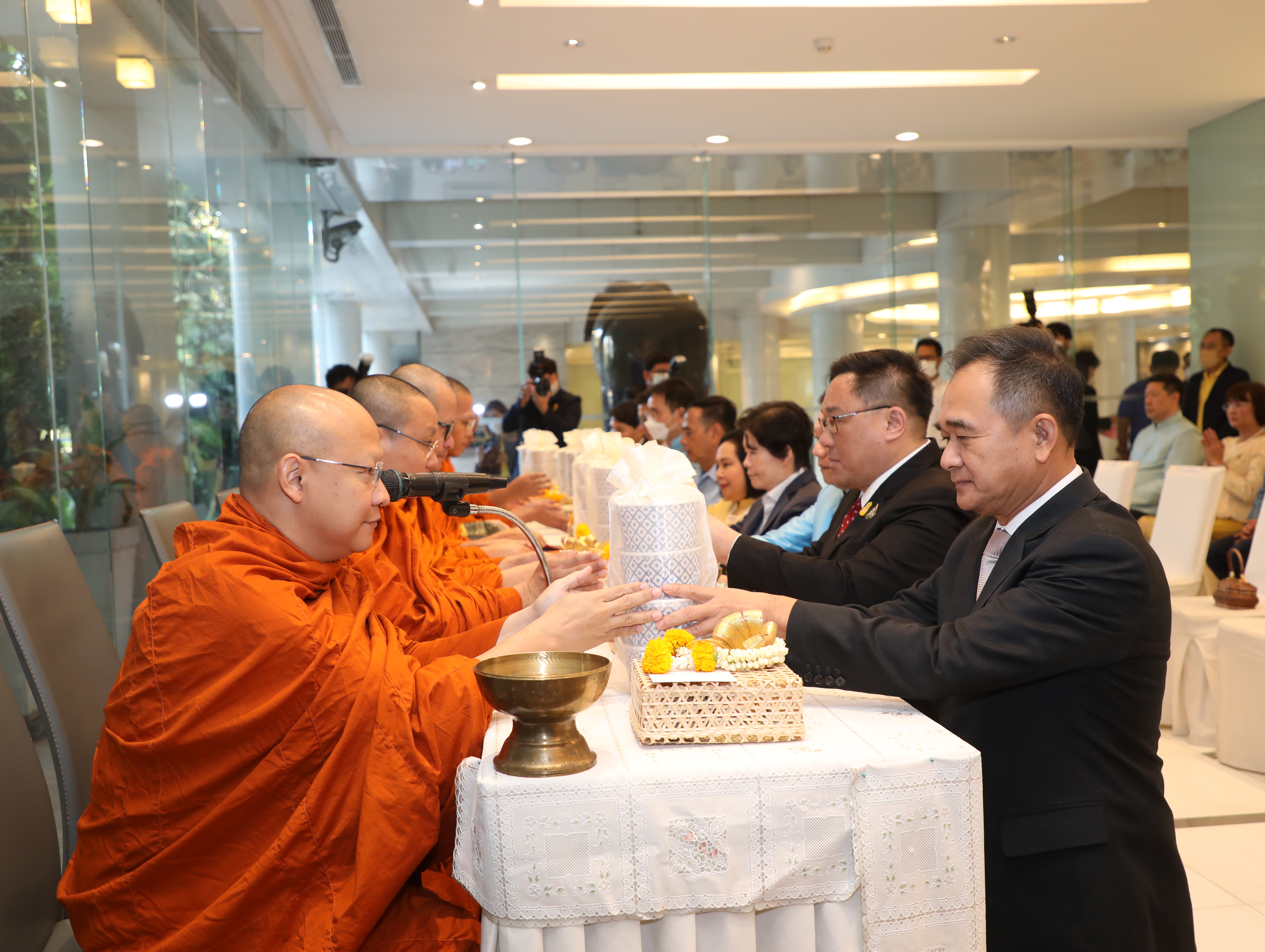 สคร. เข้าร่วมพิธีทำบุญตักบาตรเนื่องในวันขึ้นปีใหม่ พุทธศักราช 2567 