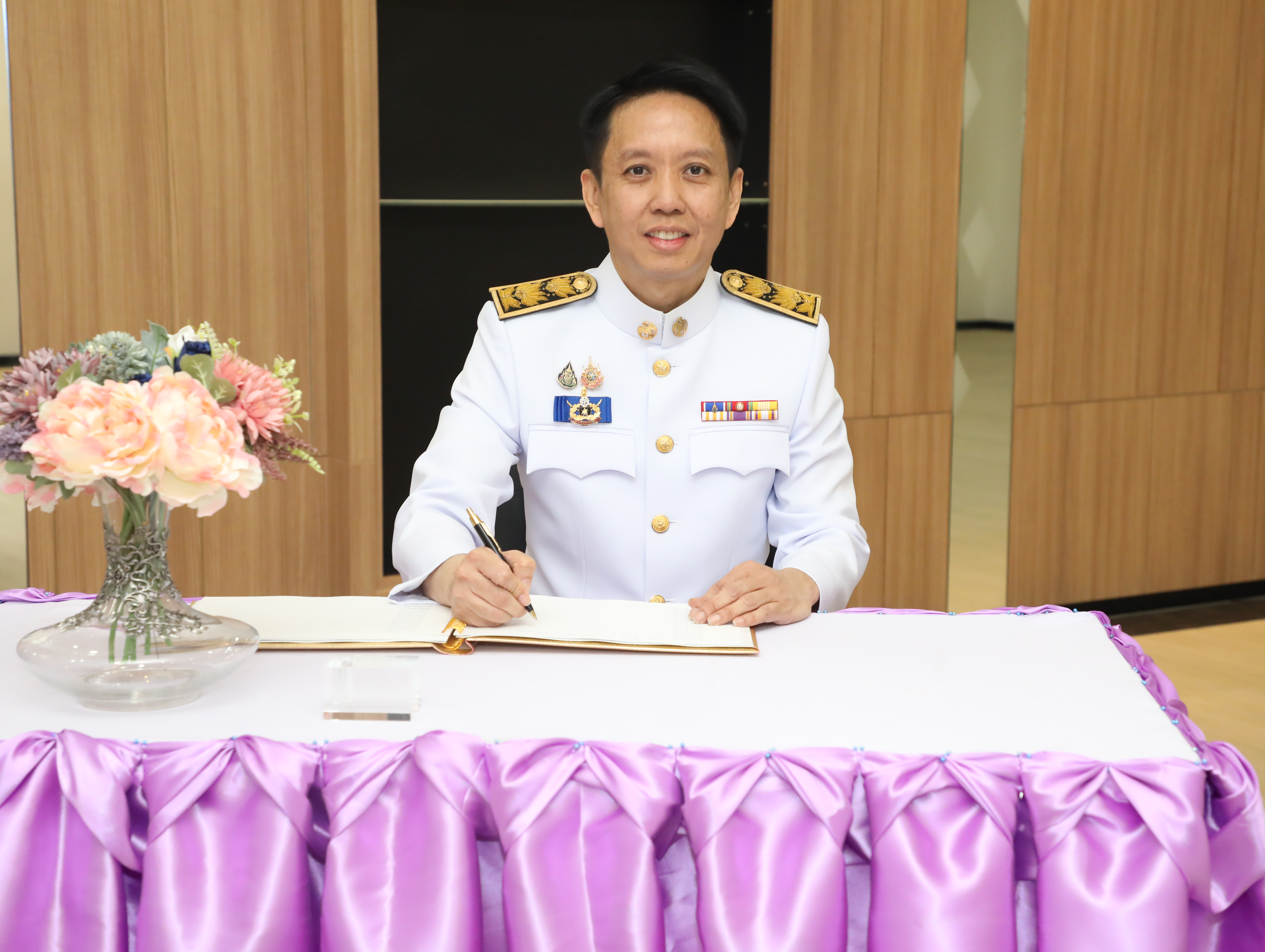 สำนักงานคณะกรรมการนโยบายรัฐวิสาหกิจ จัดพิธีถวายพระพรชัยมงคล สมเด็จพระนางเจ้าสุทิดา พัชรสุธาพิมลลักษณ พระบรมราชินี เนื่องในโอกาสวันเฉลิมพระชนมพรรษา 3 มิถุนายน 2568