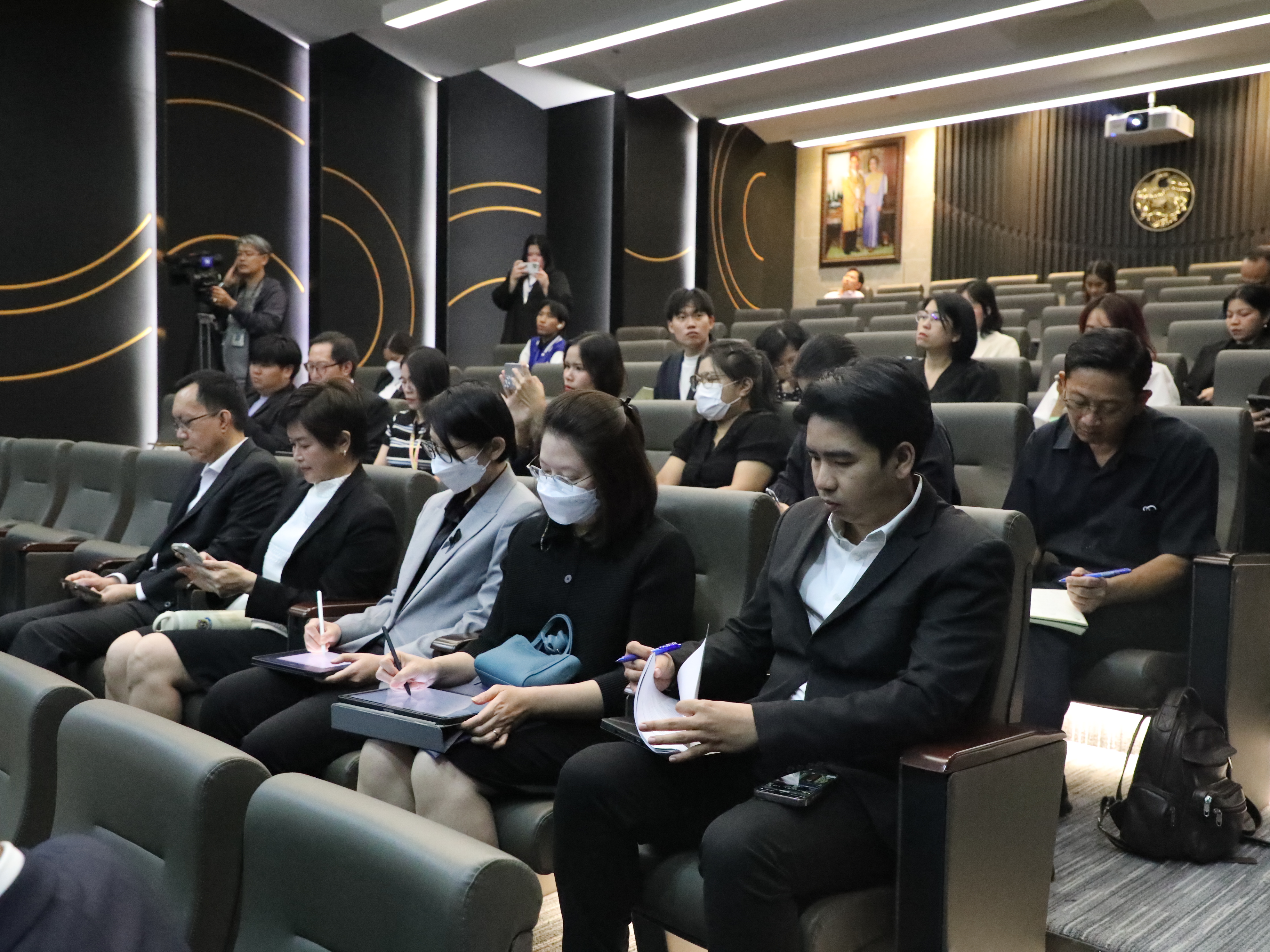 “กองทุนรวมวายุภักษ์ หนึ่ง ผลตอบแทนเด่น ช่วยเพิ่มทางเลือกในการลงทุนให้แก่ประชาชน”