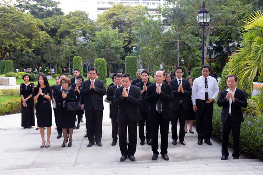 สคร. ร่วมพิธีทำบุญตักบาตรเพื่อถวายเป็นพระราชกุศลแด่ ร.9