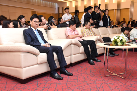 สคร. ร่วมพิธีมอบโล่ที่ระลึกผู้เกษียณอายุราชการ ประจำปีงบประมาณ พ.ศ. 2559