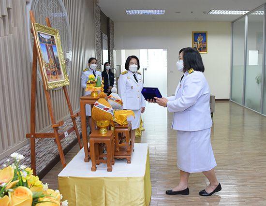 สคร. จัดพิธีรับพระราชทานเครื่องราชอิสริยาภรณ์ชั้นสายสะพาย ประจำปี 2564