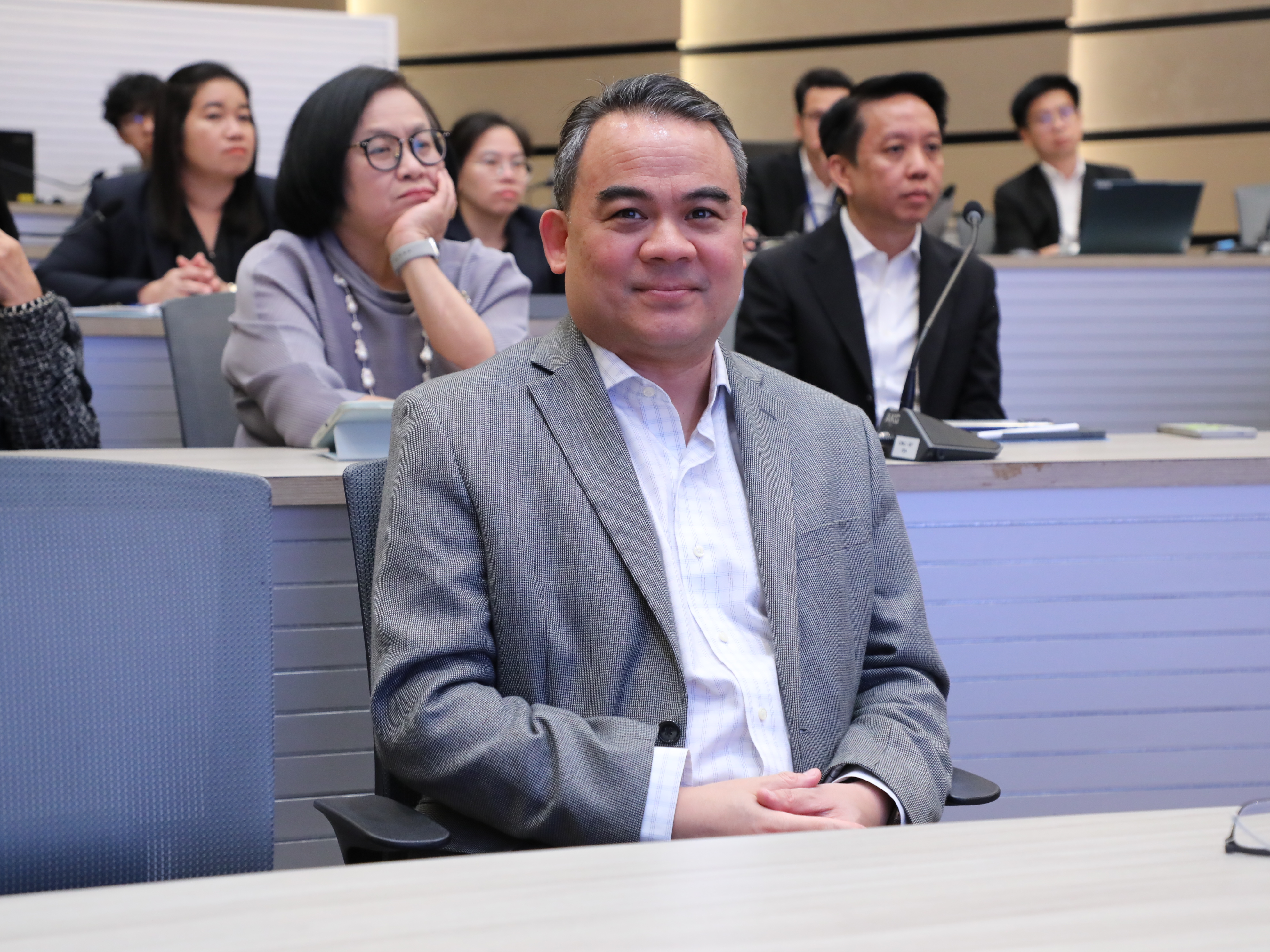 สำนักงานคณะกรรมการนโยบายรัฐวิสาหกิจ เข้าเยี่ยมชมและศึกษาดูงานกระบวนการประเมินผลคะแนนจากการประเมินการดำเนินงานด้านสิ่งแวดล้อม สังคม และบรรษัทภิบาล (FTSE RUSSELL ESG SCORES) ของตลาดหลักทรัพย์แห่งประเทศไทย