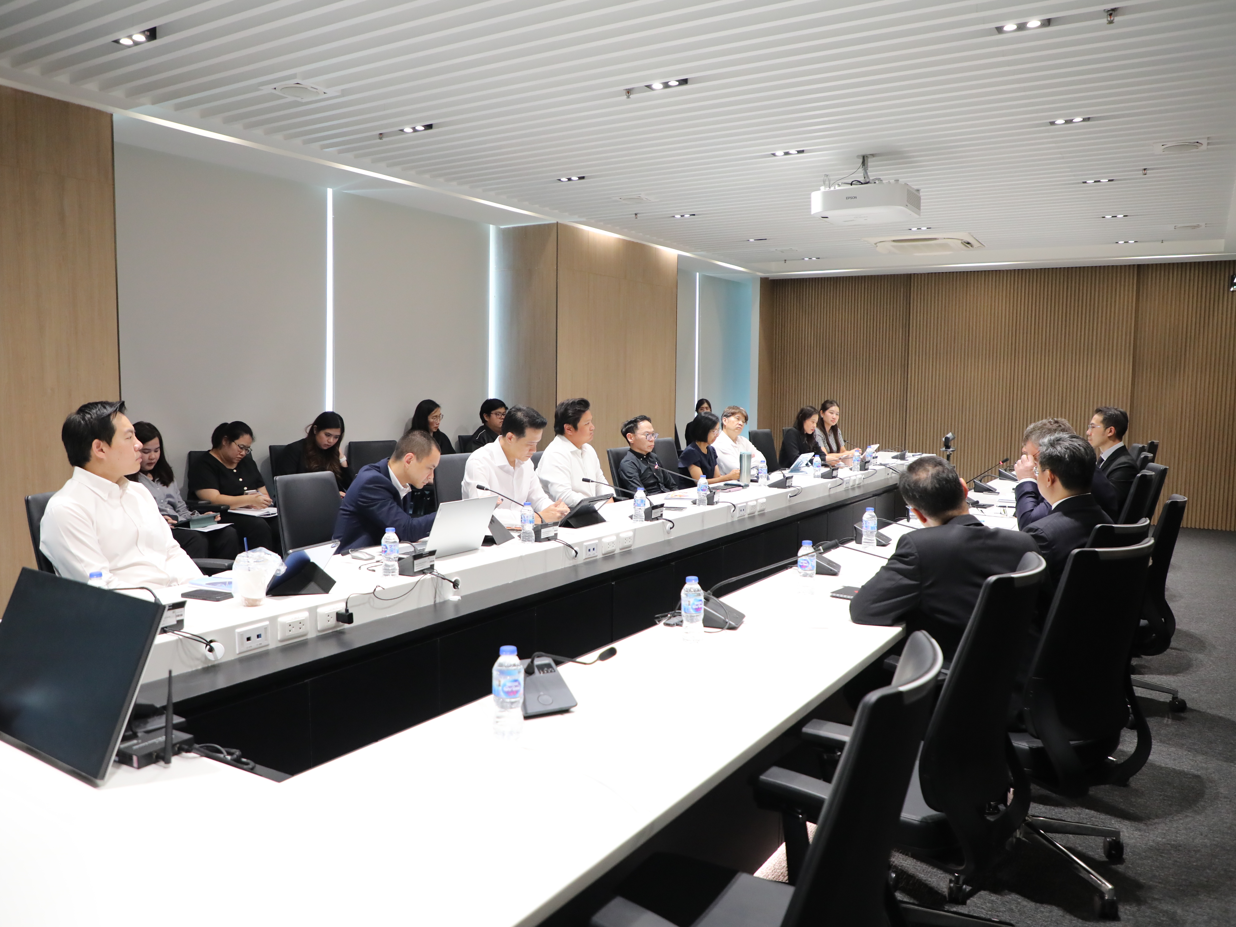 สคร. เข้าร่วมการประชุมหารือ ในหัวข้อการลงทุนภาคเอกชนในโครงสร้างพื้นฐานของไทย ร่วมกับสำนักงานบริหารหนี้สาธารณะ และ Mr. Vincent Milton จาก Fitch Ratings