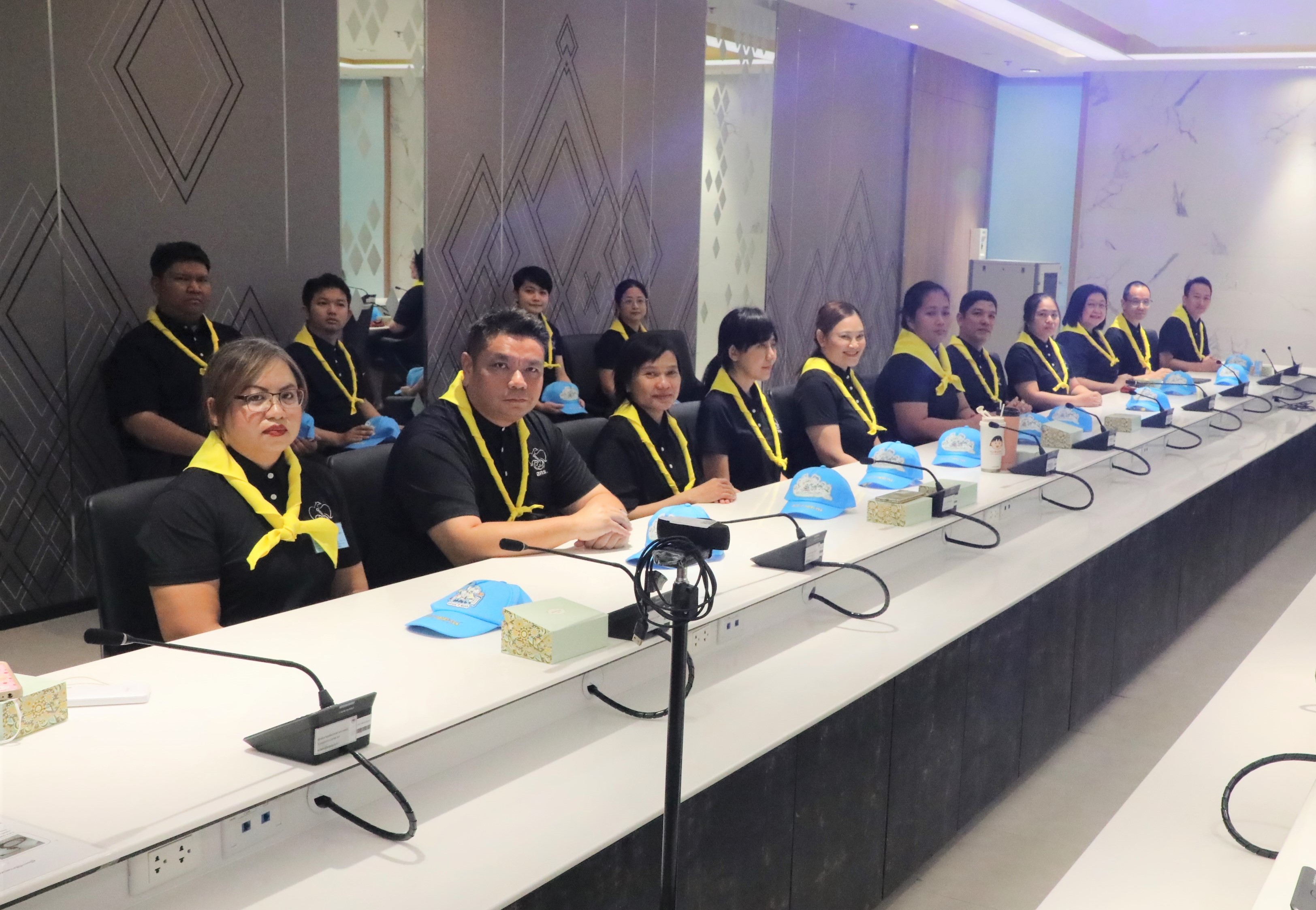 สำนักงานคณะกรรมการนโยบายรัฐวิสาหกิจ จัดพิธีรับมอบสิ่งของพระราชทาน หมวก และผ้าพันคอจิตอาสาพระราชทาน และการฝึกอบรมในหัวข้อ 