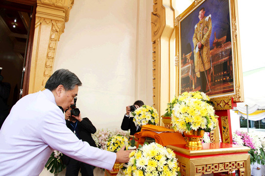 สคร. ร่วมพิธีถวายผ้าพระกฐินพระราชทานกระทรวงการคลัง ประจำปี พ.ศ. 2560