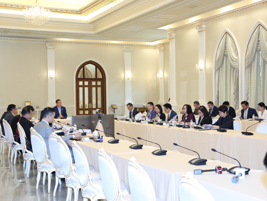 นายธิบดี วัฒนกุล ผู้ตรวจราชการกระทรวงการคลัง รักษาราชการแทนผู้อำนวยการสำนักงานคณะกรรมการนโยบายรัฐวิสาหกิจ (สคร.) เผยผลการประชุมคณะกรรมการนโยบายรัฐวิสาหกิจ (คนร.) ครั้งที่ 2/2566