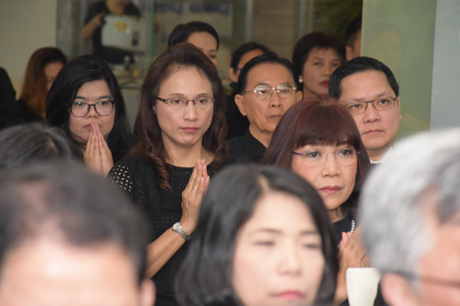 สคร. ร่วมทำบุญตักบาตรเพื่อถวายพระราชกุศลครบรอบ 1 ปี วันสวรรคต พระบาทสมเด็จพระปรมินทรมหาภูมิพลอดุลยเดช บรมนาถบพิตร