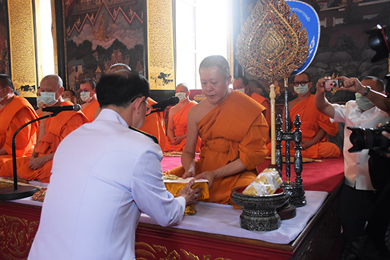 สคร. ร่วมพิธีถวายผ้ากฐินพระราชทานกระทรวงการคลังประจำปี พ.ศ. 2563