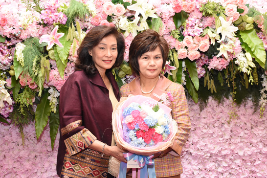 สคร. ร่วมพิธีมอบโล่ที่ระลึกผู้เกษียณอายุราชการ ประจำปีงบประมาณ พ.ศ. 2559