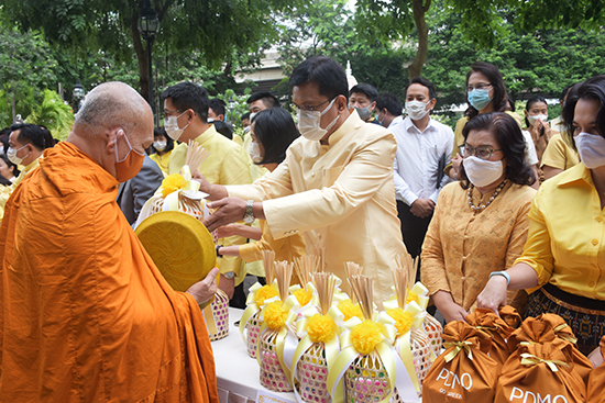 สคร. ร่วมตักบาตรถวายพระราชกุศลแด่ในหลวงรัชกาลที่ 9