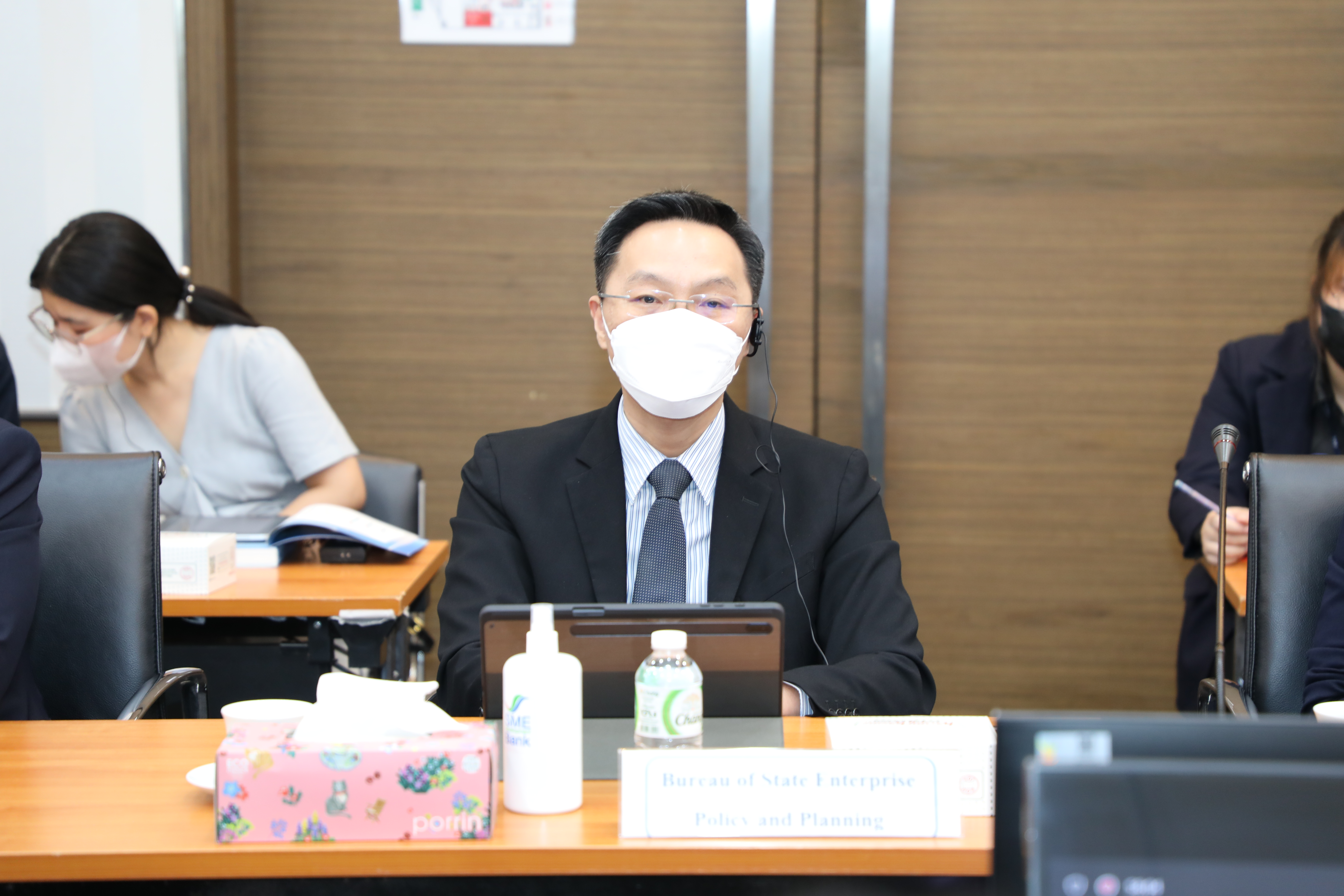 สำนักงานคณะกรรมการนโยบายรัฐวิสาหกิจ (สคร.) ในฐานะหน่วยงานหลักในการกำกับดูแลรัฐวิสาหกิจได้จัดการประชุมหารือร่วมกับคณะผู้แทนองค์การเพื่อความร่วมมือทางเศรษฐกิจและการพัฒนา (OECD)