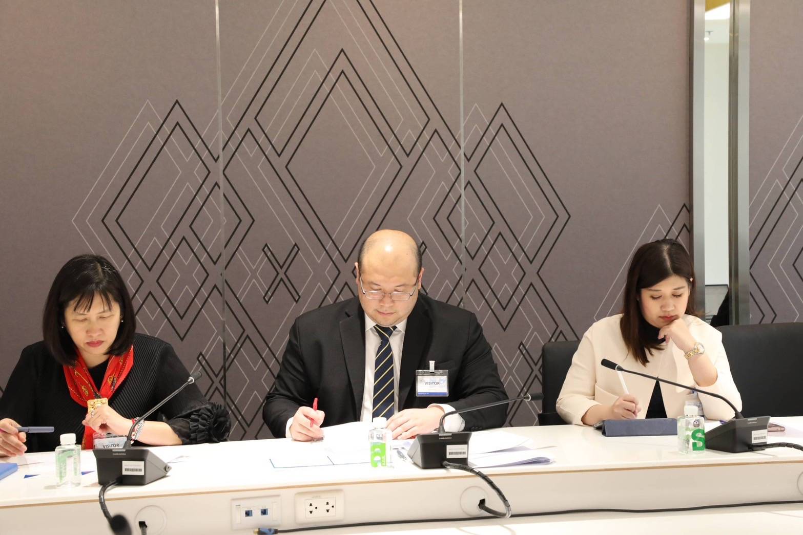 การประชุมหารือแบบทวิภาคีระหว่างสำนักงานคณะกรรมการนโยบายรัฐวิสาหกิจและคณะผู้แทน OECD สำหรับก้าวต่อไปของการพัฒนาและปรับปรุงระบบการกำกับดูแลกิจการที่ดีของรัฐวิสาหกิจไทย ซึ่งเป็นส่วนหนึ่งของกระบวนการเข้าร่วมเป็นสมาชิก OECD ของประเทศไทย