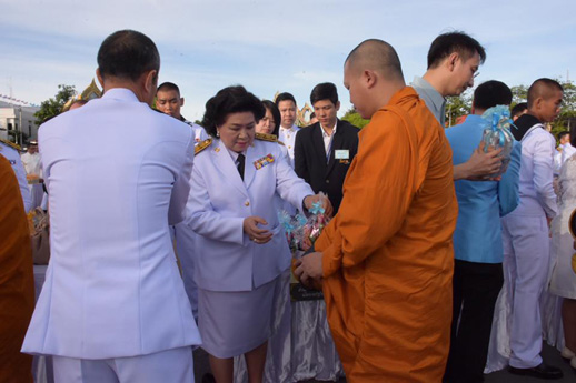 สคร. ร่วมพิธีทำบุญตักบาตรถวายพระราชกุศลฯ