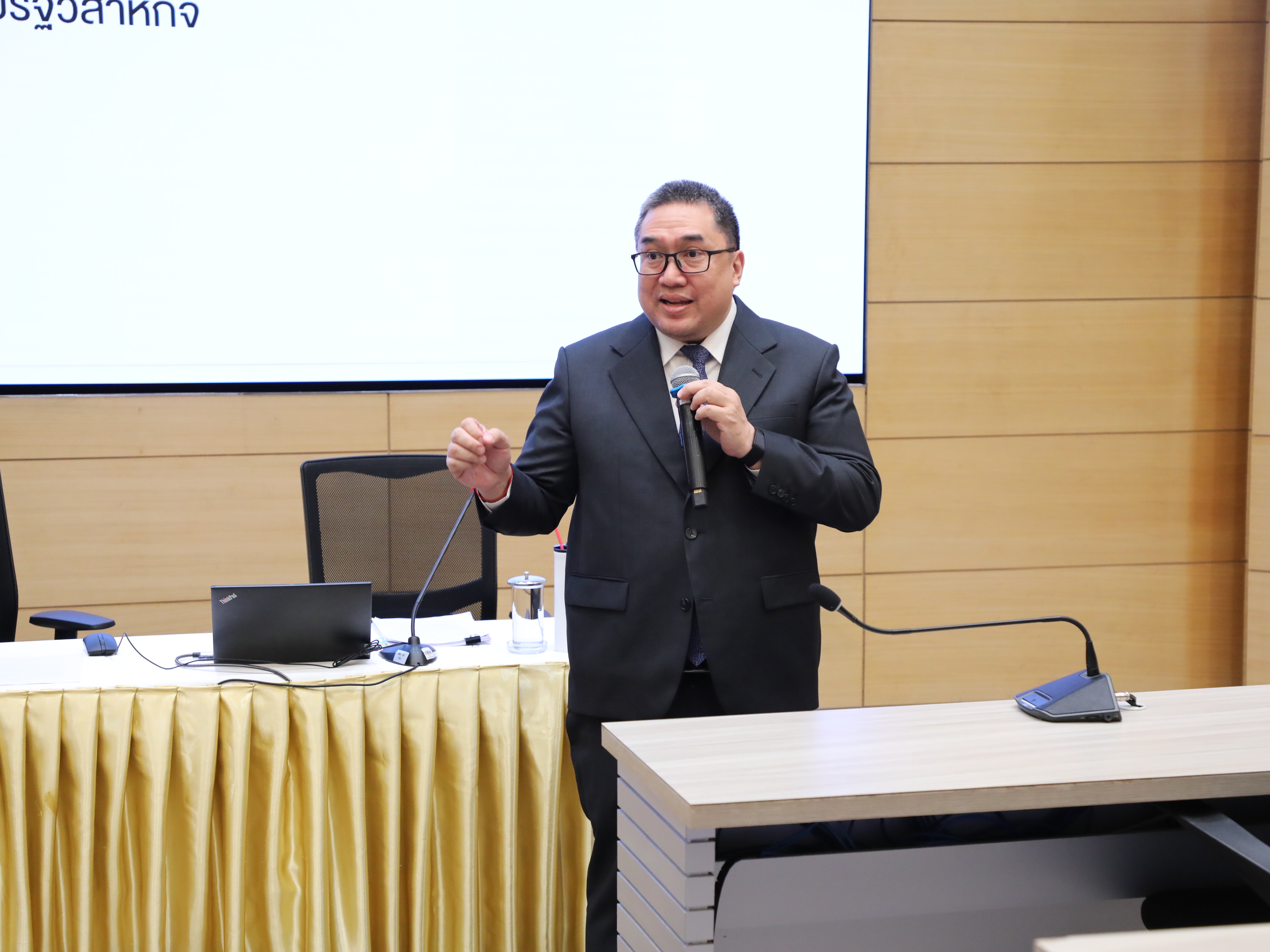 สำนักงานคณะกรรมการนโยบายรัฐวิสาหกิจ เข้าเยี่ยมชมและศึกษาดูงานกระบวนการประเมินผลคะแนนจากการประเมินการดำเนินงานด้านสิ่งแวดล้อม สังคม และบรรษัทภิบาล (FTSE RUSSELL ESG SCORES) ของตลาดหลักทรัพย์แห่งประเทศไทย