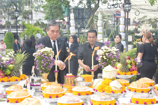 สคร. ร่วมสักการะสิ่งศักดิ์สิทธิ์ประจำกระทรวงการคลังเนื่องในโอกาสครบรอบ 142 ปี