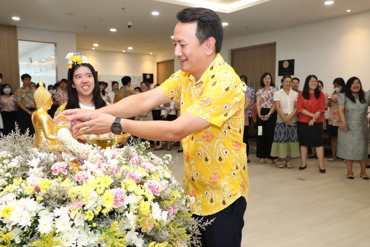 สำนักงานคณะกรรมการนโยบายรัฐวิสาหกิจ จัดพิธีสรงน้ำพระ เนื่องในวันสงกรานต์ พุทธศักราช 2568