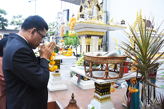 สักการะสิ่งศักดิ์สิทธิ์ประจำกระทรวงการคลัง เนื่องในวันคล้ายวันสถาปนา สคร. ครบรอบ 17 ปี